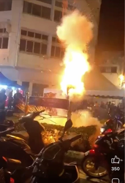 燃放煙花遇突發情況　民眾忙躲避遮臉免炸傷