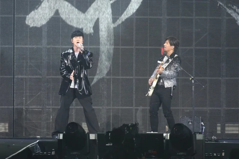 動力火車開唱　林俊傑驚喜現身引全場尖叫聲