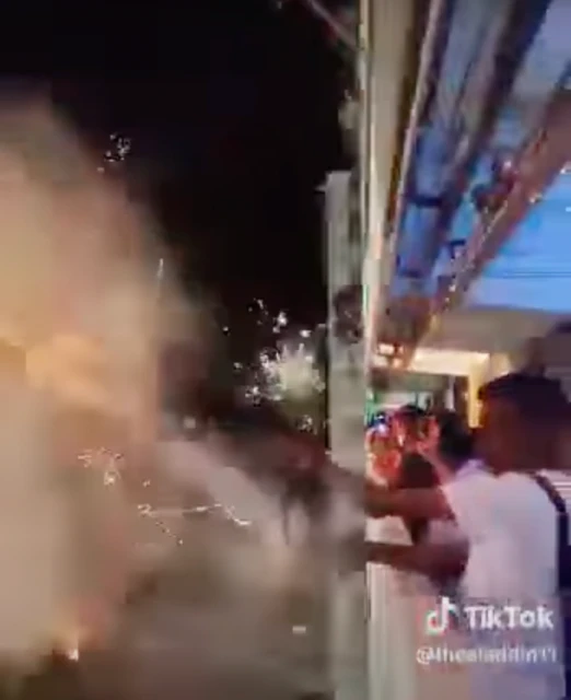 檳甘榜馬來由歡慶開齋節　煙花爆竹轟炸上空如「戰場」