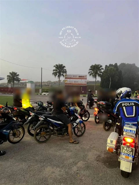 飆車黨為躲避警方逃至油棕園　最終忍受不了飢餓「投降」 