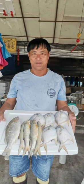 開齋節遊子遊客狂購海產　十八丁魚販：殺魚殺到手要斷掉