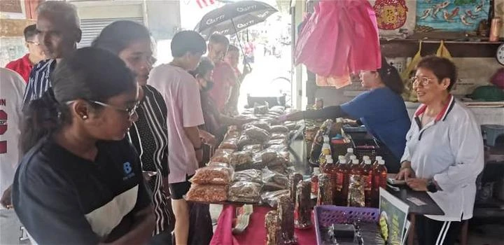 開齋節遊子遊客狂購海產　十八丁魚販：殺魚殺到手要斷掉