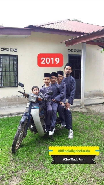 每年開齋節都與孩子拍下合照　11年來風雨不改記錄孩子成長過程