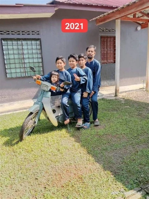 每年開齋節都與孩子拍下合照　11年來風雨不改記錄孩子成長過程