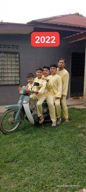 每年開齋節都與孩子拍下合照　11年來風雨不改記錄孩子成長過程