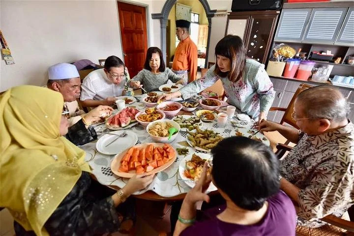 林冠英攜家人拜訪慶開齋　大讚末沙布夫妻廚藝一流