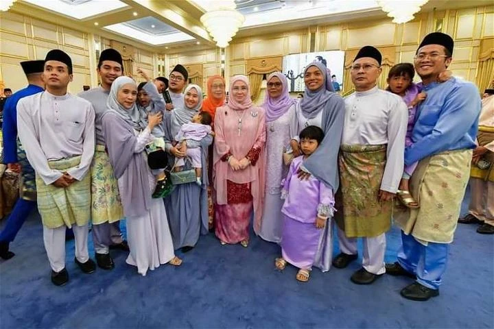 部長攜子女入宮被質疑違禮儀　王宮：與內閣家眷慶開齋更歡樂