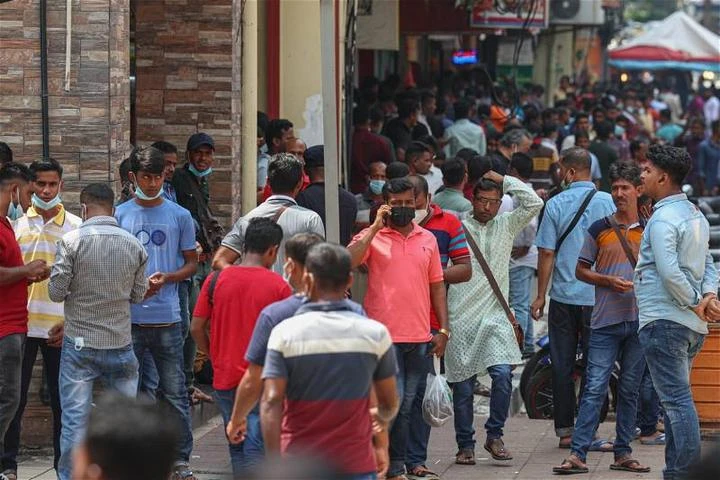 一連4天開齋節連假　KLCC商場內外擠爆人潮