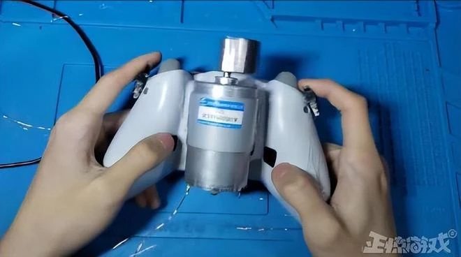 比手工耿還瘋的大神玩家，神級還原大狙後坐力，一槍能把桌子干翻