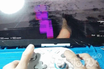 為體驗CSGO大狙的威力，大神DIY出神器，玩一小時肩膀能脫臼！