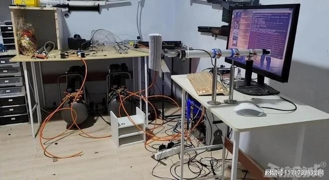 為體驗CSGO大狙的威力，大神DIY出神器，玩一小時肩膀能脫臼！