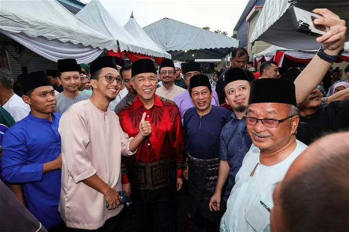 阿末扎希：國陣不允許成員黨　私下談判6州選議席