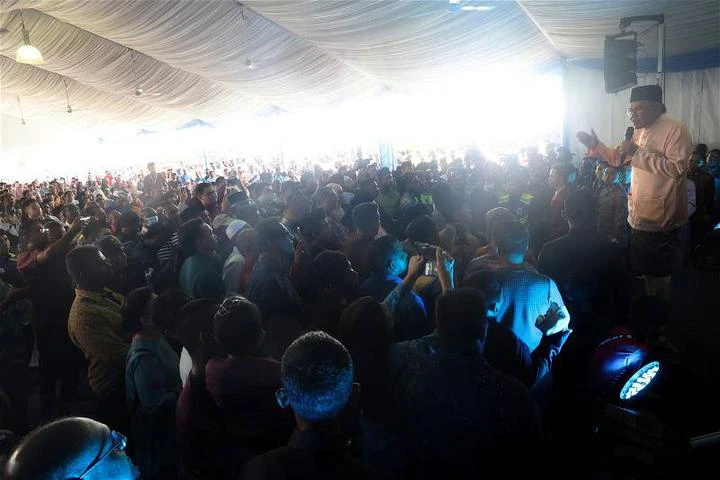 勿再設昌明大馬新廣告牌　安華：把錢用在其他方面更好