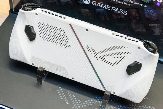 曝ROG掌機"丐版"售價4140元!使用低配版處理器