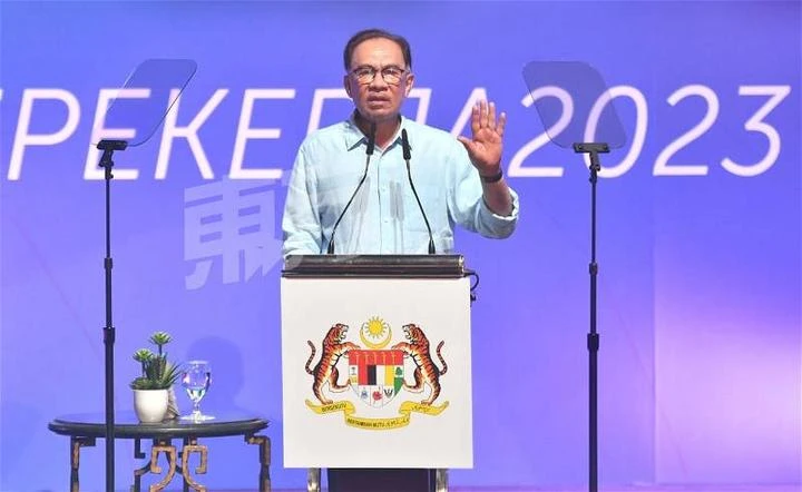 安華促公務員　與政府一起打貪