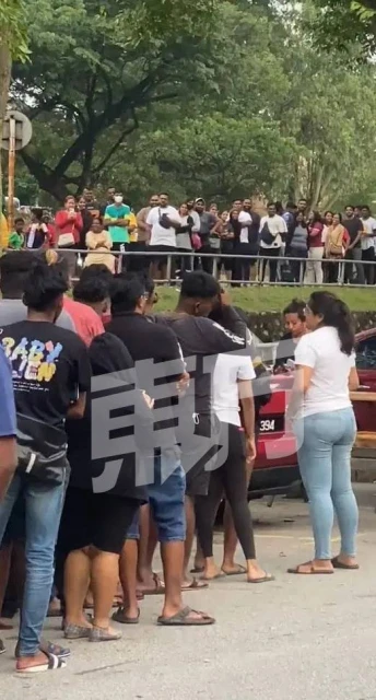 【獨家】網絡爆紅路邊椰漿飯攤　民眾不惜大排長龍購買