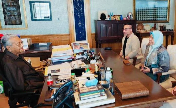 祖萊達拜會馬哈迪談《馬來人宣言》