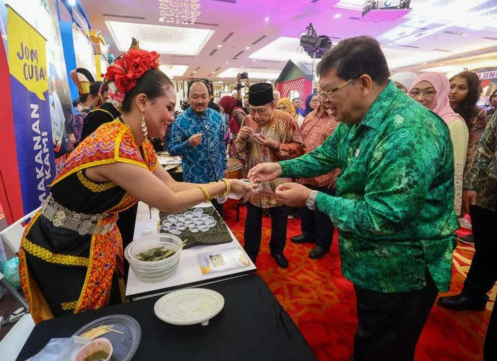 國會史上首次辦開放日　民眾參觀了解歷史作用