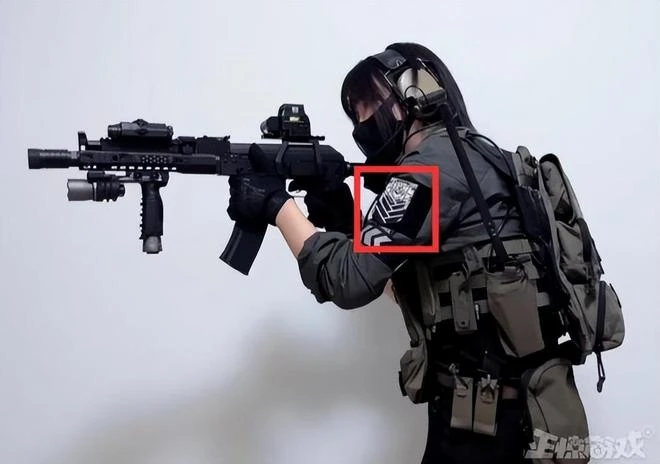 女裝大佬變僱傭兵參戰，在烏克蘭被俘虜？當事人闢謠是COS遊戲