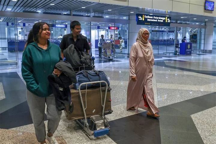 滯留蘇丹22天　大馬母子3人安全返國