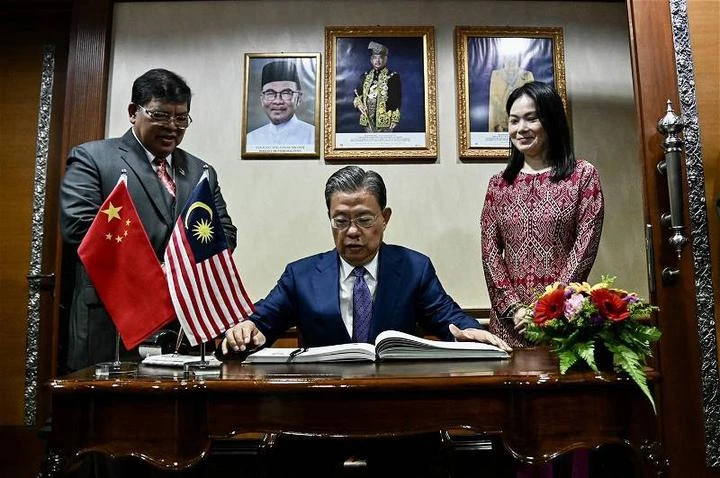 趙樂際訪問大馬國會　雙邊會議交流多項課題