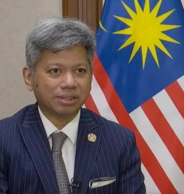 助強化馬來文在中國使用　駐華大使贈書予重慶川外