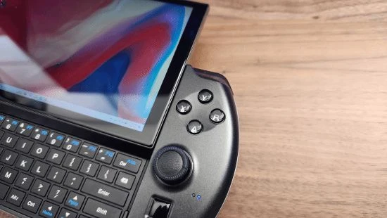 國產滑蓋Win掌機 IGN7分:外形很像PSV