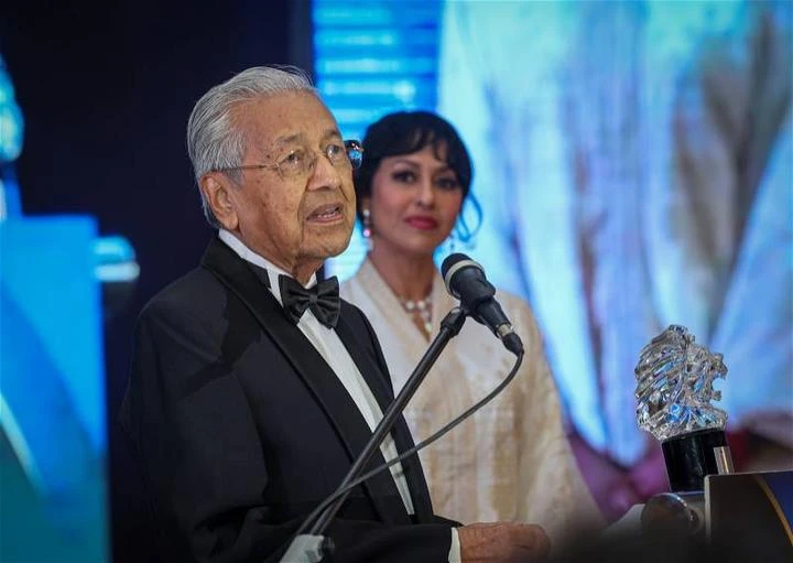 馬哈迪榮膺海事航空全球卓越成就獎