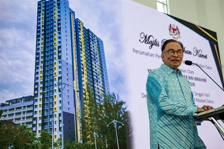 馬幣貶值非因沒有全職財長　安華促讀財政經濟報告而不是看伊黨報告