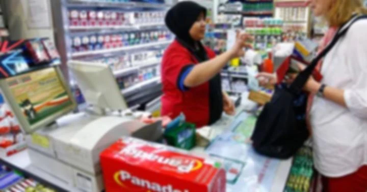 巫裔女子工程系畢業華語流利　卻只能在7-11當收銀員