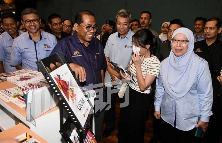 讓大學生提早入職場　9政府大學44科系3年畢業