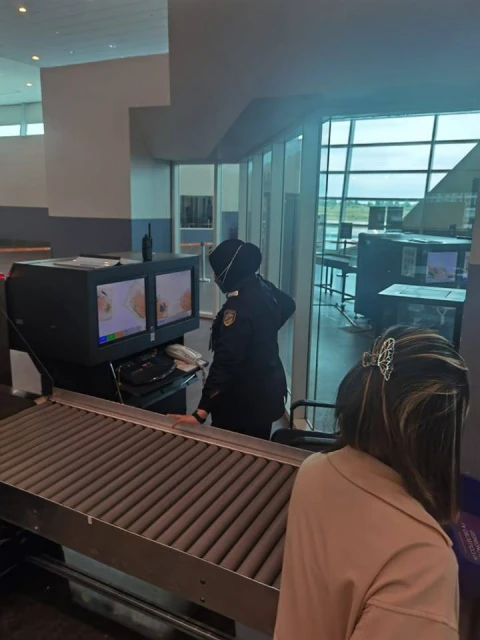 KLIA 2過安檢時喝水被官員斥責　婦女不滿「為何不能禮貌講話」