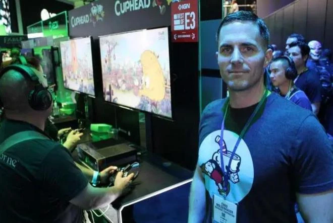 和父親一起做遊戲的阿魯