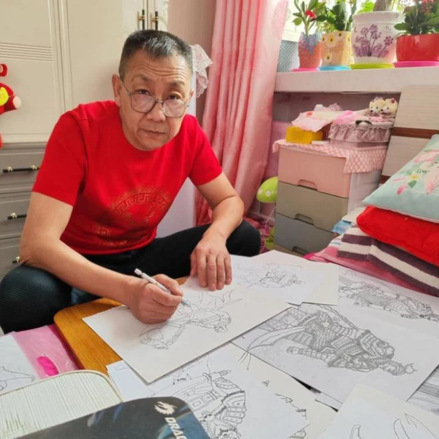 和父親一起做遊戲的阿魯