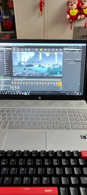 和父親一起做遊戲的阿魯