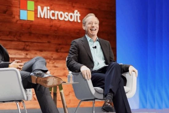 只為收購成功！微軟總裁會見英國財政大臣