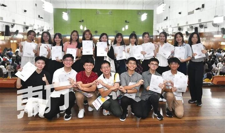 SPM成績放榜　91.6%考生考獲文憑