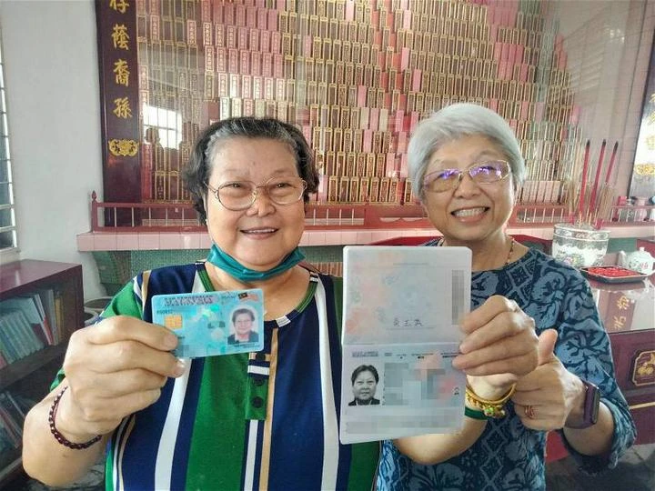 華婦等了30年終獲「藍登記」 　第一件事辦護照去香港還願