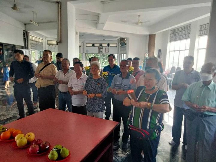 華婦等了30年終獲「藍登記」 　第一件事辦護照去香港還願