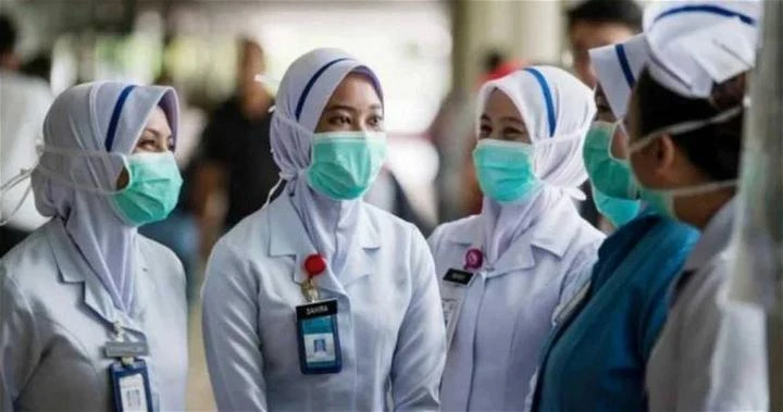 林冠英：人民到醫院是看病　不是去看護士制服「緊不緊」