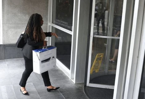 FTC法庭外混亂現場：機密文件毫無保護的被拖到法庭