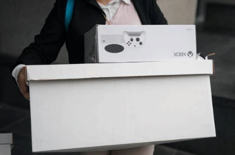 FTC法庭外混亂現場：機密文件毫無保護的被拖到法庭