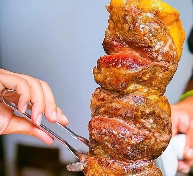 頂流主播的一句話,打響了一場烤肉飯大戰