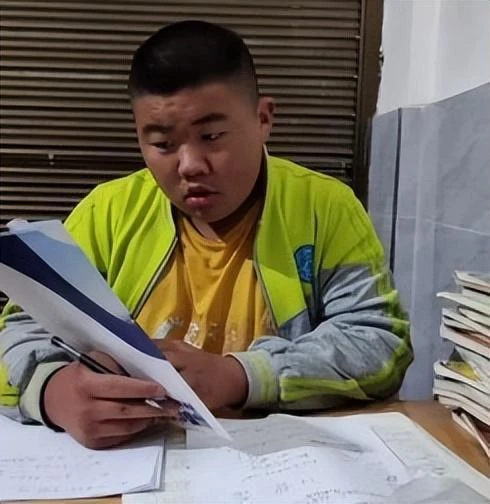 被人嘲笑的現實版鳴人，逆襲成了火影