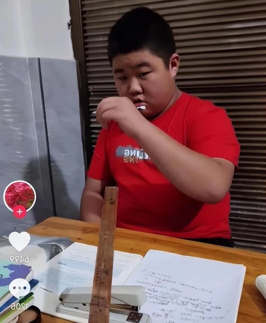 被人嘲笑的現實版鳴人,逆襲成了火影