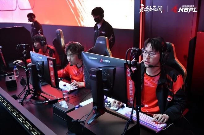 今天採訪的事情我男朋友不知道吧