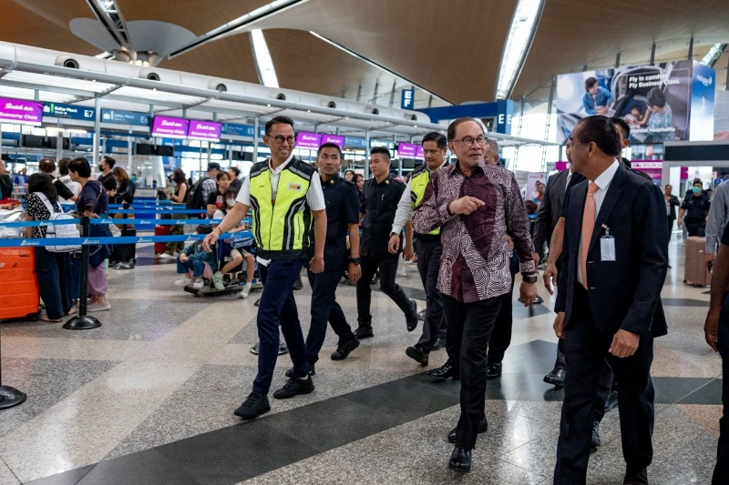 安華今午突擊檢查KLIA　承諾調查移民局官員涉貪指控