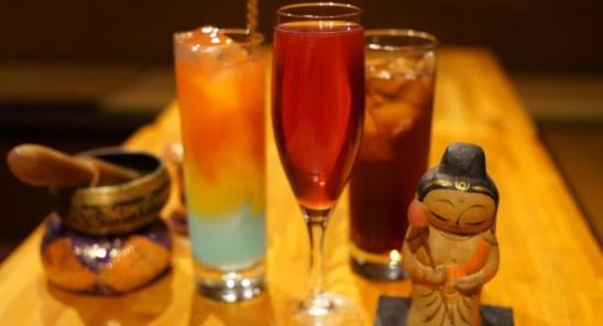 最賽博的佛教酒吧，扣1佛祖陪你喝酒