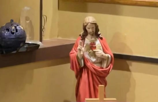 最賽博的佛教酒吧，扣1佛祖陪你喝酒