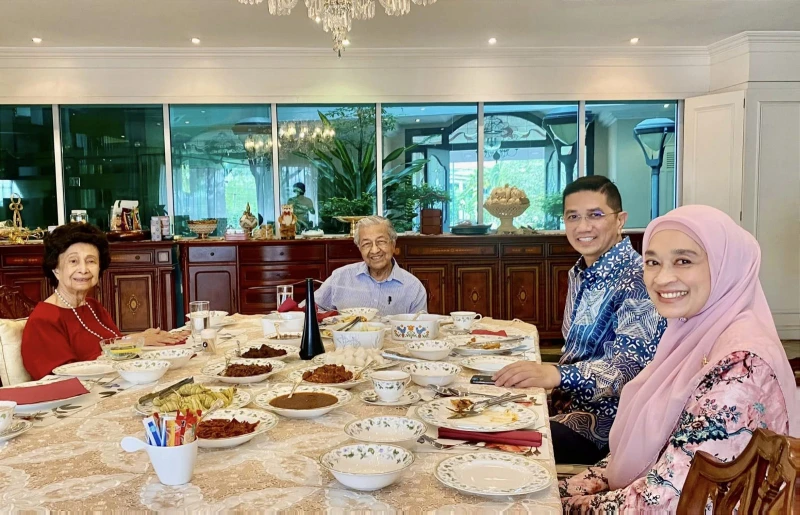 敦馬與阿茲敏聚餐逾1小時　「馬來人需團結抗具隱議程敵人」